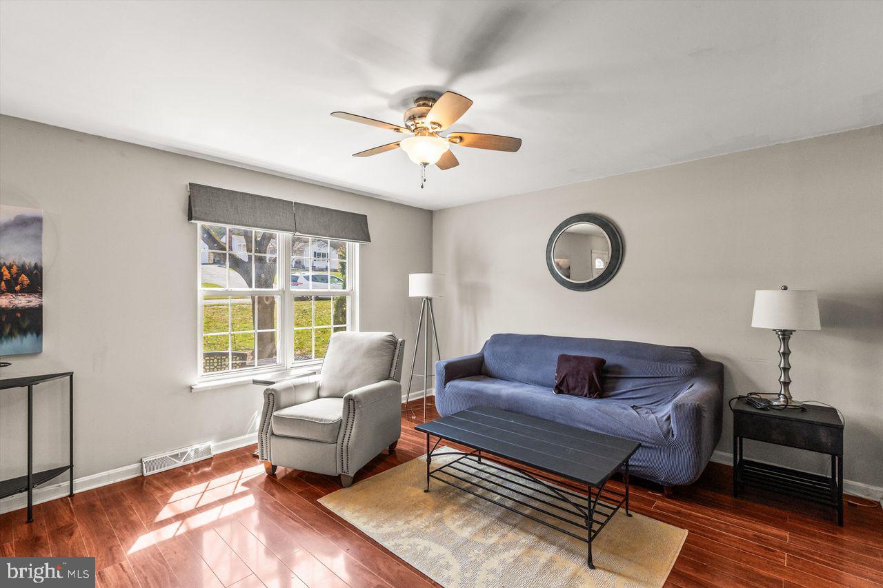 3051 Druck Valley Road York, PA 17406 - Photo 7 of 33 Bright and inviting living space.