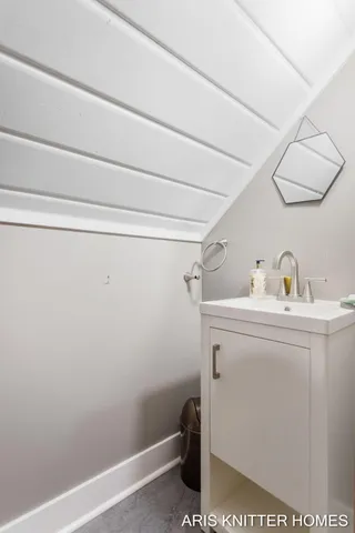 $310,000 | 1638 32nd Street Southwest, Wyoming, MI 49519