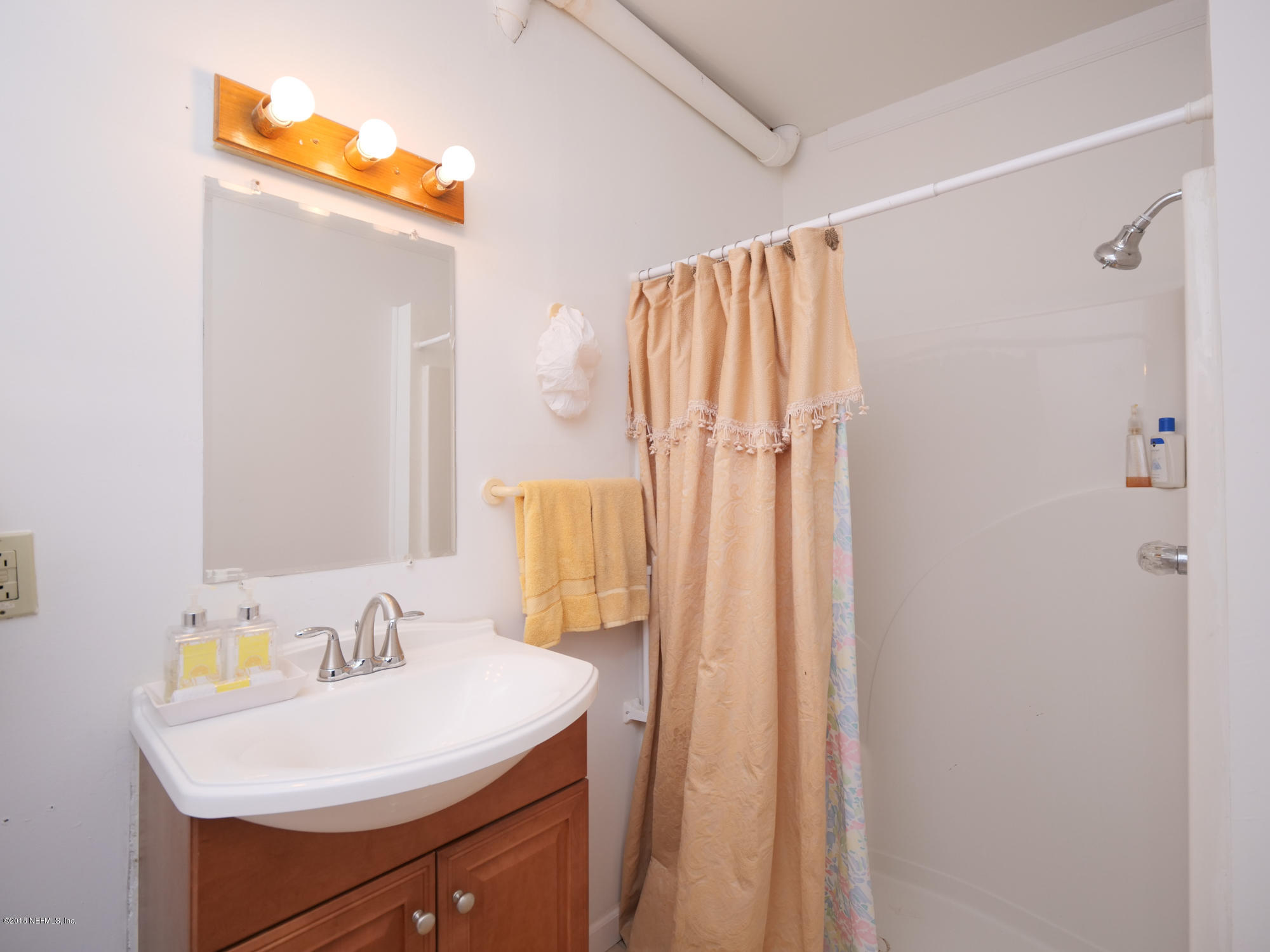 5446 Hickson Road Jacksonville, FL 32207 - Photo 25 of 32 full bath off of bonus room