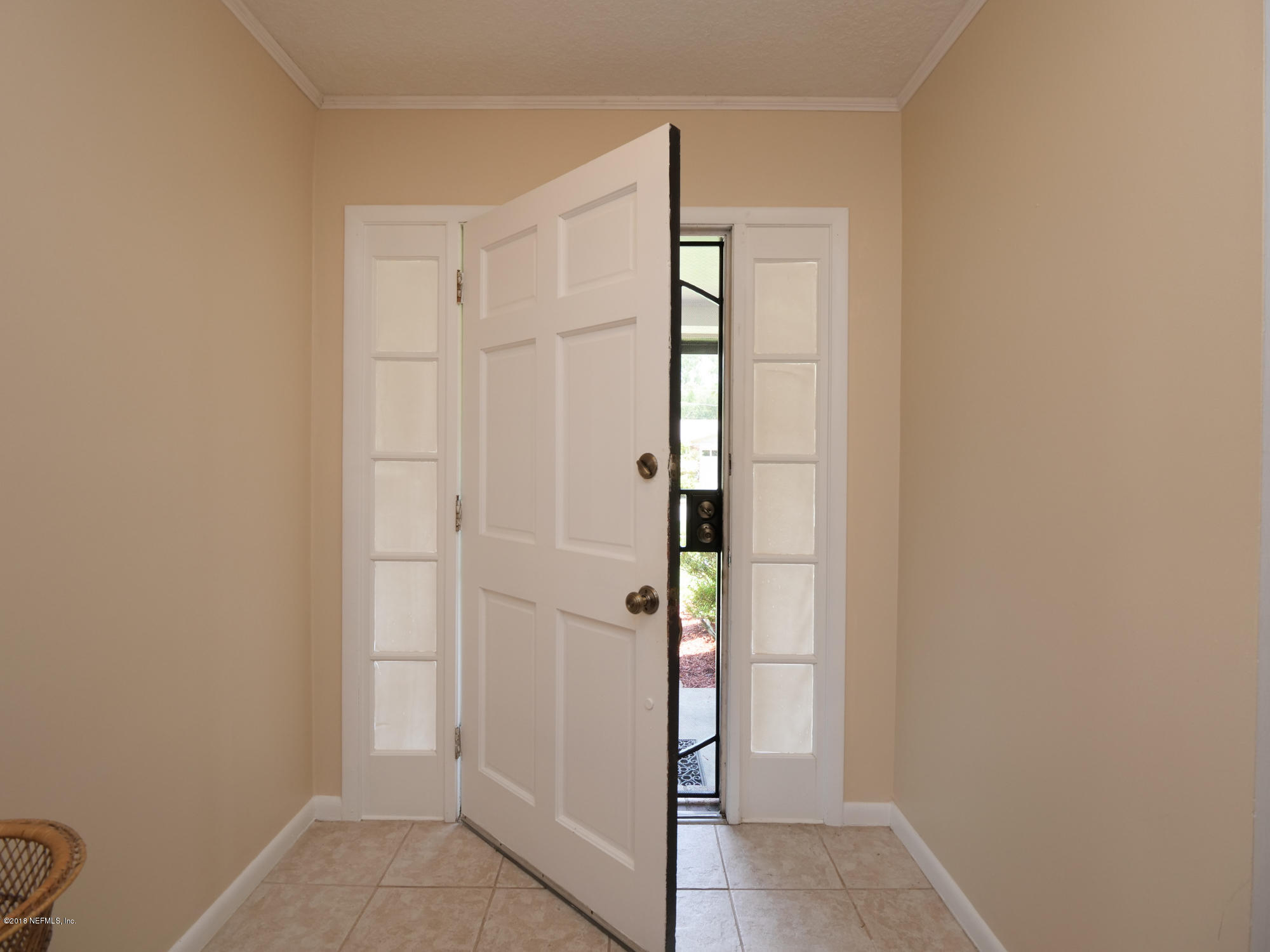 5446 Hickson Road Jacksonville, FL 32207 - Photo 3 of 32 foyer