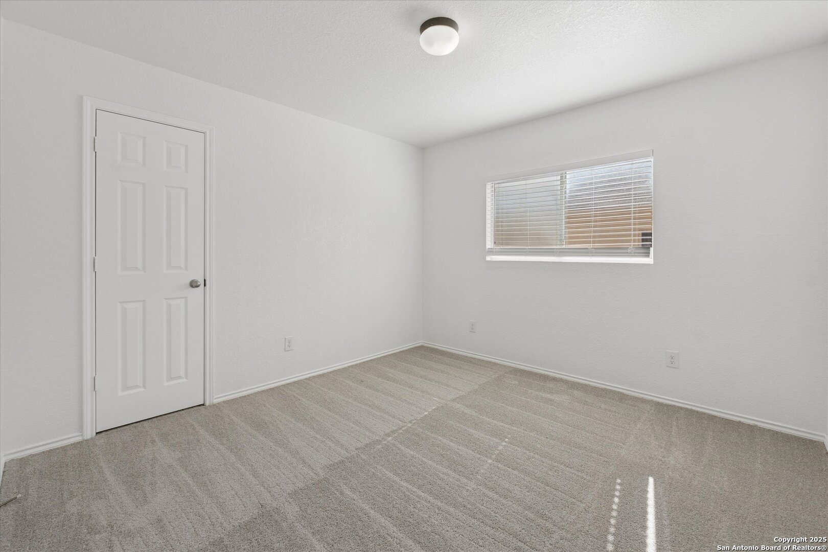 9219 Hanover Cove Converse, TX 78109 - Photo 29 of 46 an empty room with a workbench