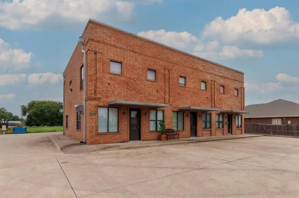 $1,375 | 202 West Jefferson Street, Unit 100, Palmer, TX 75152