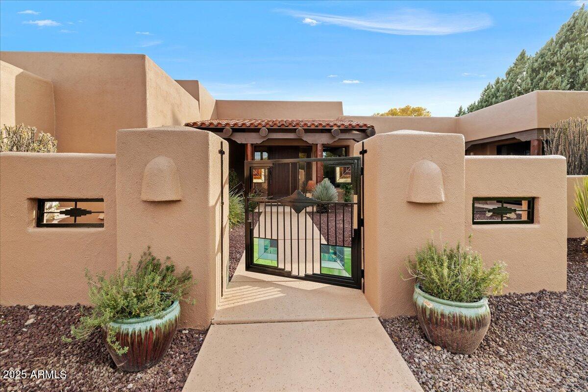 1575 Rio Verde Lane Camp Verde, AZ 86322 - Photo 5 of 57 a front view of a house with plants