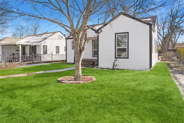 $1,500 | 734 Genoa Avenue, Dallas, TX 75216