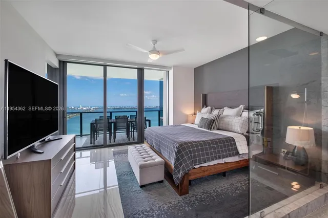 a picture of a lake view