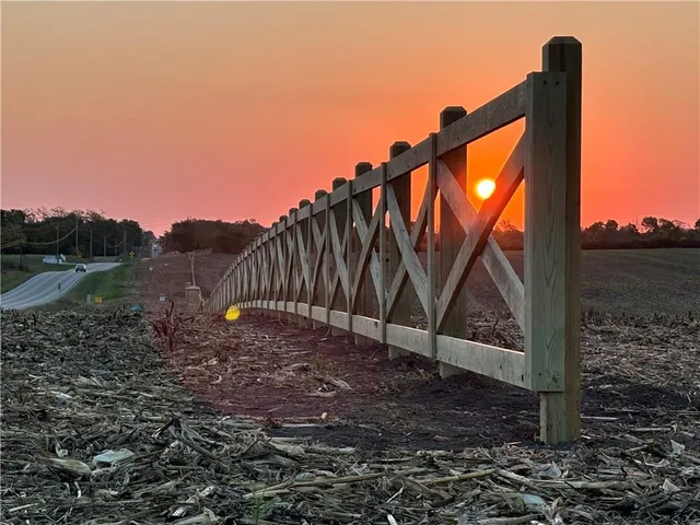 $279,000 | 4 92nd Highway, Smithville, MO 64089