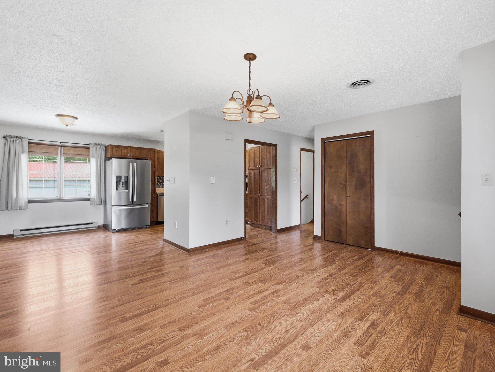 16105 Wright Road Williamsport, MD 21795 - Photo 10 of 43 Kitchen/Dining/Living