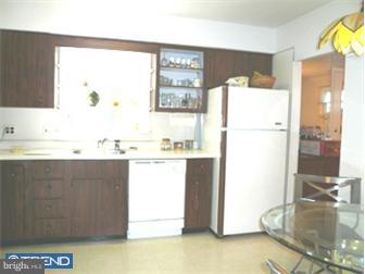 931 Irvin Road Huntingdon Valley, PA 19006 - Photo 3 of 9 Kitchen
