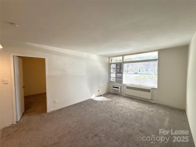 $1,090 | 2126 East 7th Street, Unit 103, Charlotte, NC 28204