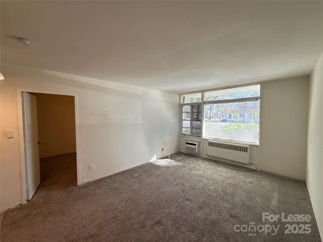 $1,090 | 2126 East 7th Street, Unit 103, Charlotte, NC 28204