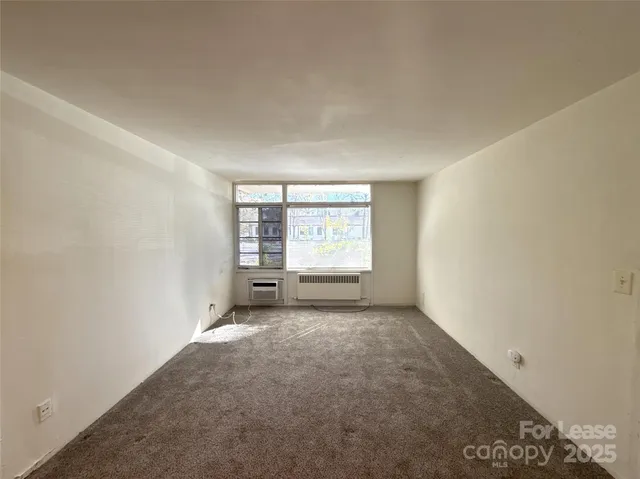 $1,090 | 2126 East 7th Street, Unit 103, Charlotte, NC 28204