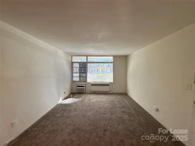 $1,090 | 2126 East 7th Street, Unit 103, Charlotte, NC 28204