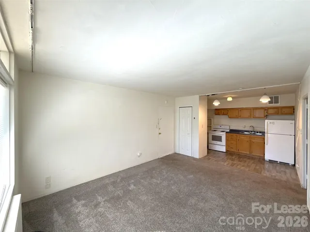 $1,090 | 2126 East 7th Street, Unit 103, Charlotte, NC 28204