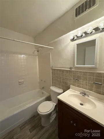 $1,090 | 2126 East 7th Street, Unit 103, Charlotte, NC 28204