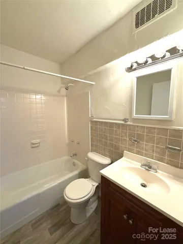 $1,090 | 2126 East 7th Street, Unit 103, Charlotte, NC 28204