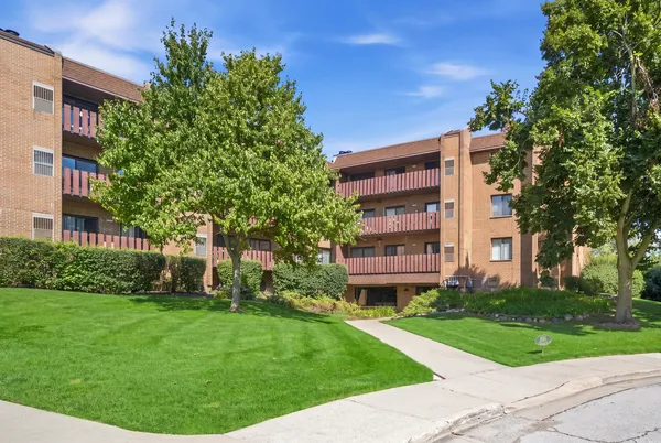 $4,100 | 1755 Lake Cook Road, Unit 220, Northbrook, IL 60035