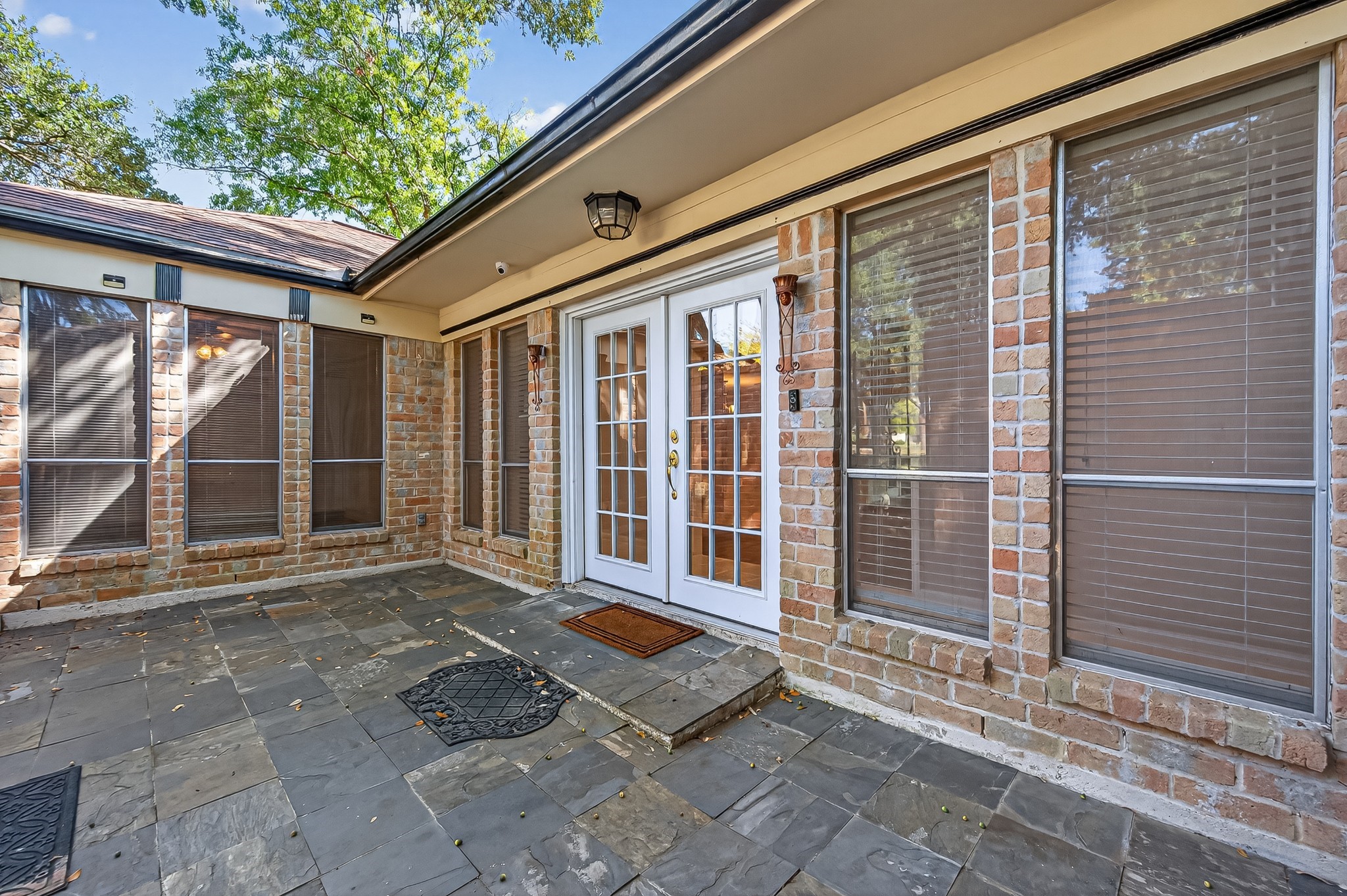 13903 Chevy Chase Drive Houston, TX 77077 - Photo 4 of 48 a view of backyard with large windows