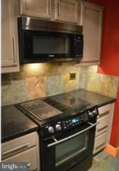 11607 Stoneview Square, Unit 2B Reston, VA 20191 - Photo 4 of 20 a stove top oven sitting inside of a kitchen