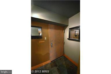 11607 Stoneview Square, Unit 2B Reston, VA 20191 - Photo 8 of 20 a picture of a bathroom with a shower