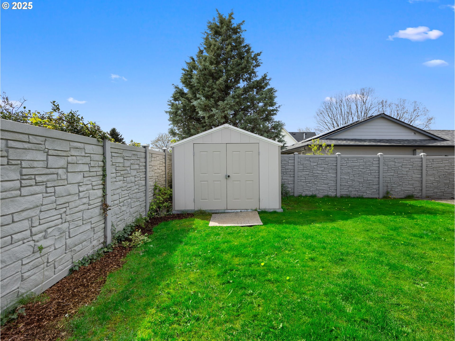 462 Northeast 24th Street Gresham, OR 97030 - Photo 35 of 37 a backyard of a house with lots of green space