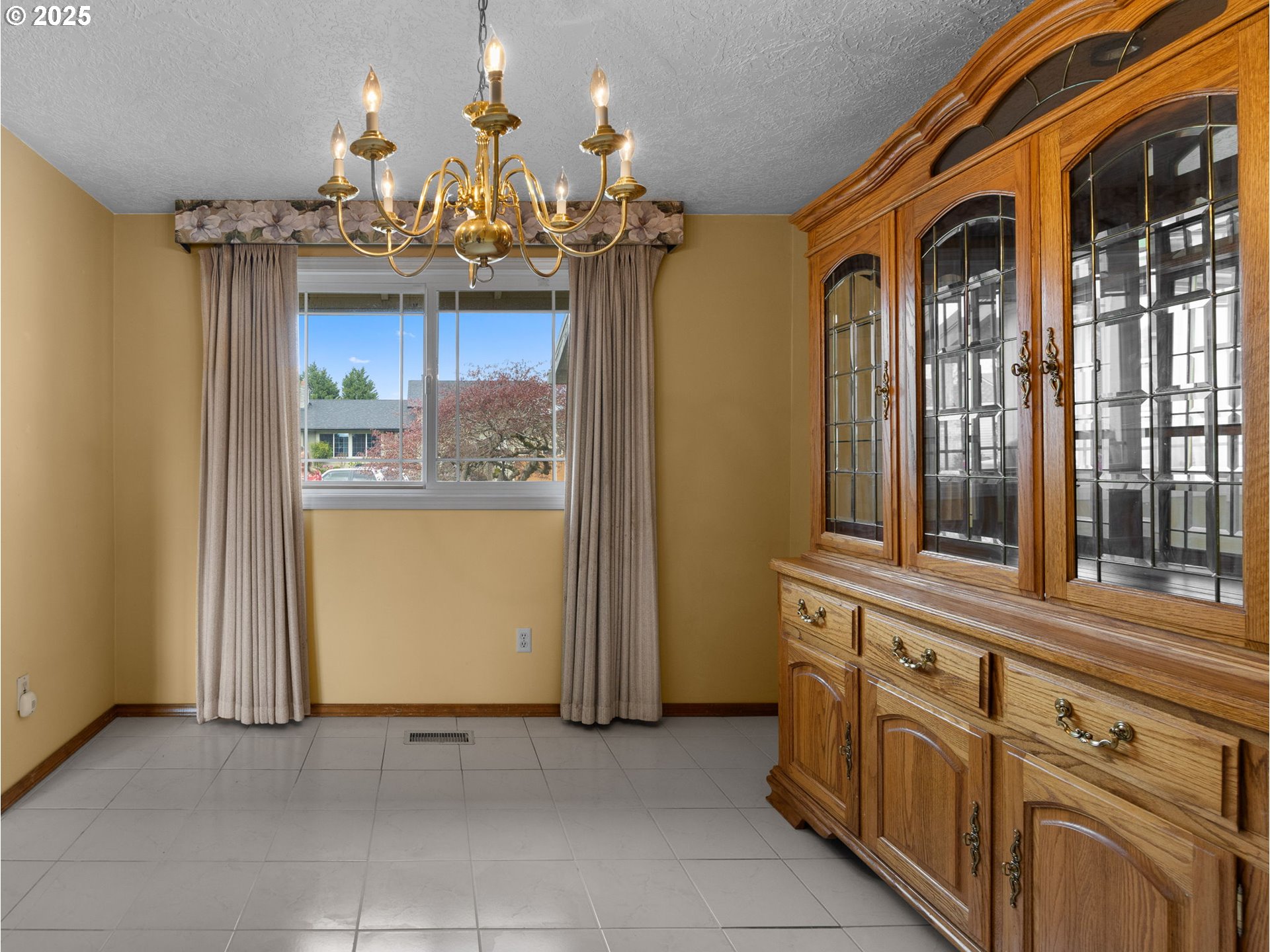 462 Northeast 24th Street Gresham, OR 97030 - Photo 8 of 37 a view of a big room with chandelier