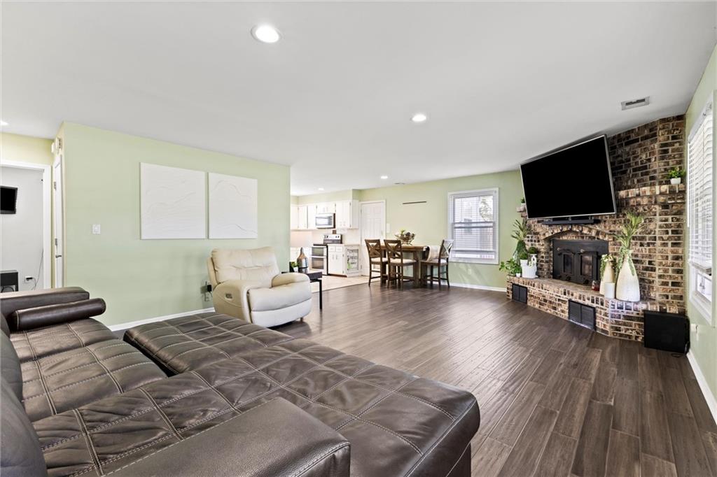 985 Harr-Grove Road Peculiar, MO 64078 - Photo 3 of 36