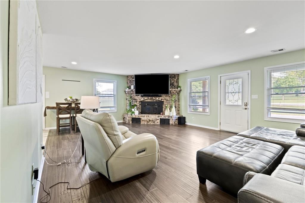 985 Harr-Grove Road Peculiar, MO 64078 - Photo 4 of 36