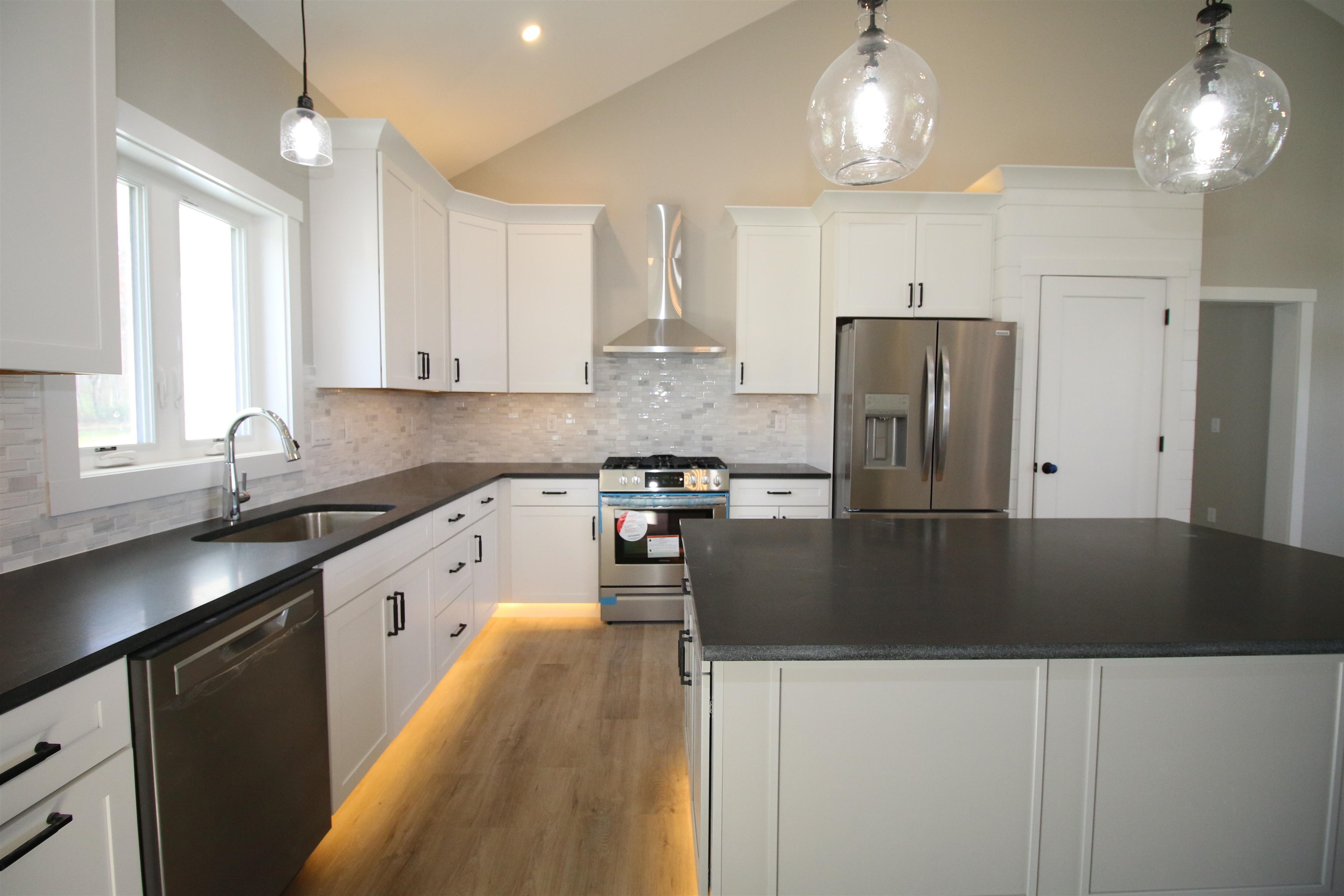 77 Salisbury Road Mont Vernon, NH 03057 - Photo 5 of 32