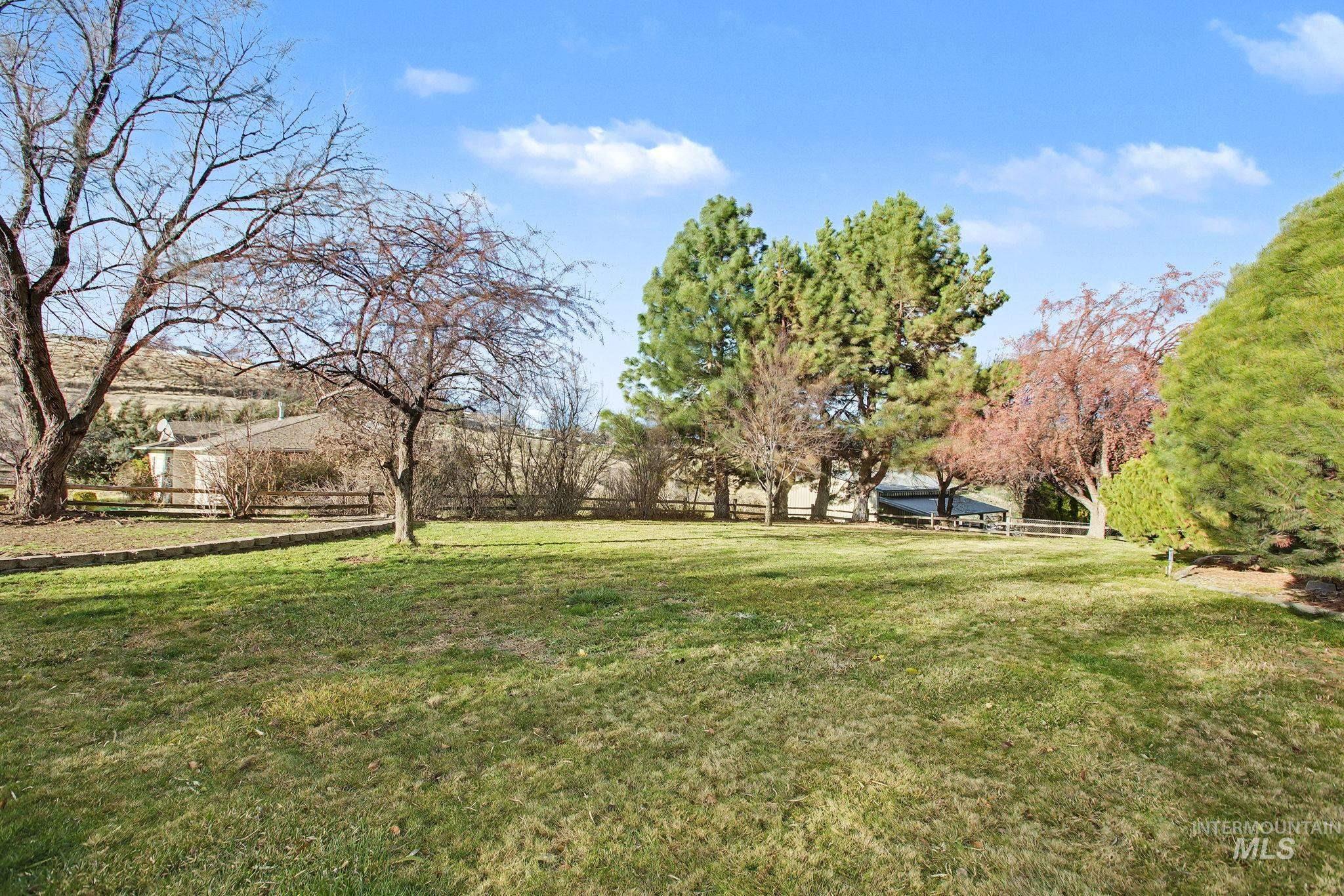 2242 Chukar Lane Clarkston, WA 99403 - Photo 3 of 41 View of yard
