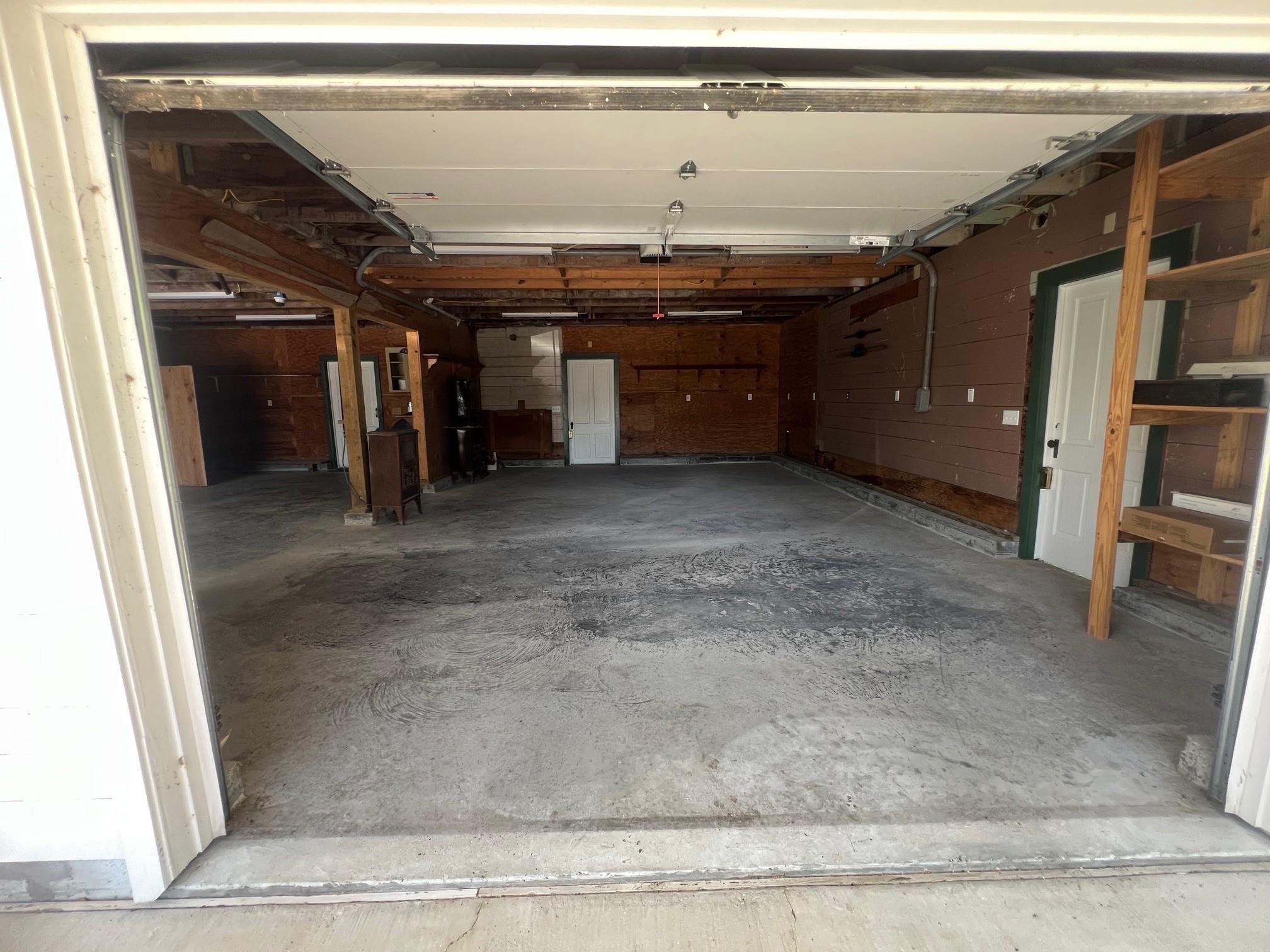 618 Bayridge Road La Porte, TX 77571 - Photo 12 of 16 Heated 2 car garage