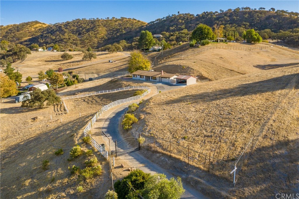 2140 Stallion Way Paso Robles, CA 93446 - Photo 2 of 22