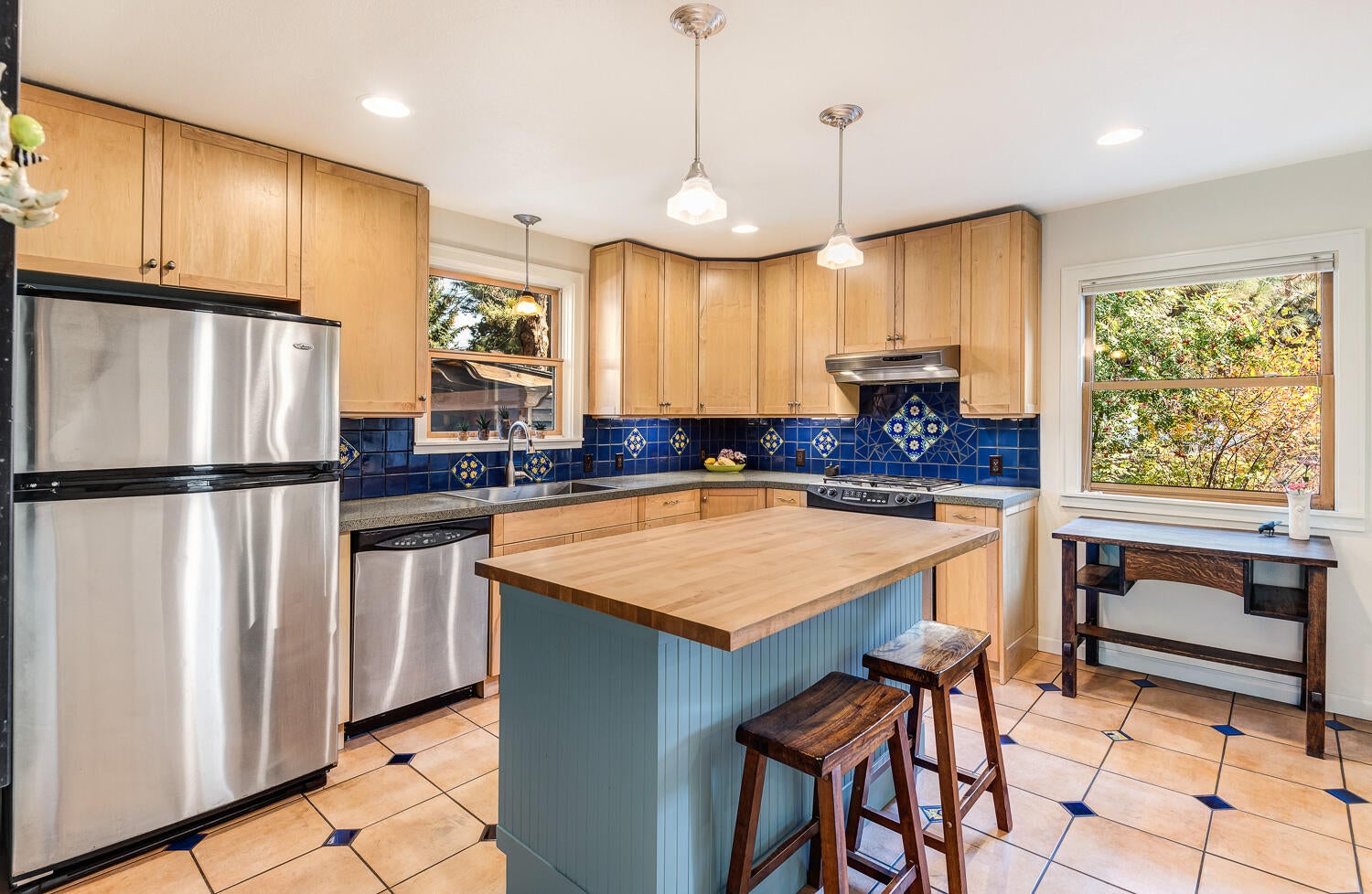 809 Northeast 9th Street Bend, OR 97701 - Photo 12 of 42 Kitchen