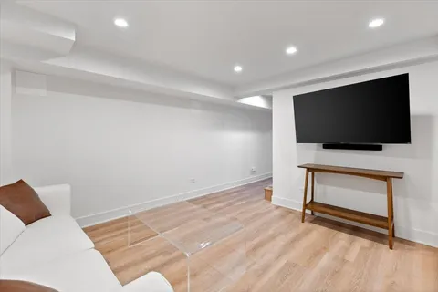 $1,399,900 | 2646 Eastwood Avenue, Evanston, IL 60201