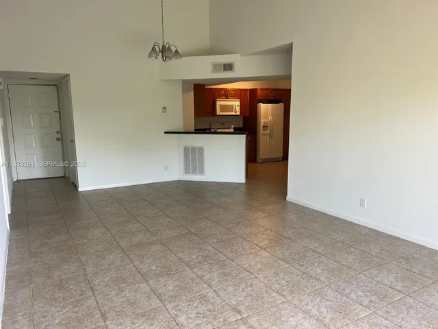 $2,100 | 8821 Wiles Road, Unit 306, Coral Springs, FL 33067