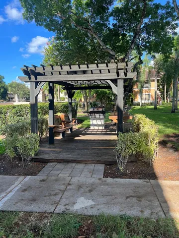 $2,100 | 8821 Wiles Road, Unit 306, Coral Springs, FL 33067