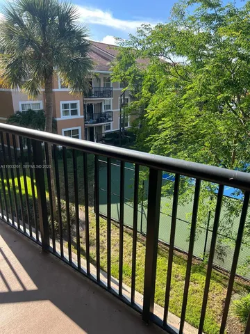$2,100 | 8821 Wiles Road, Unit 306, Coral Springs, FL 33067