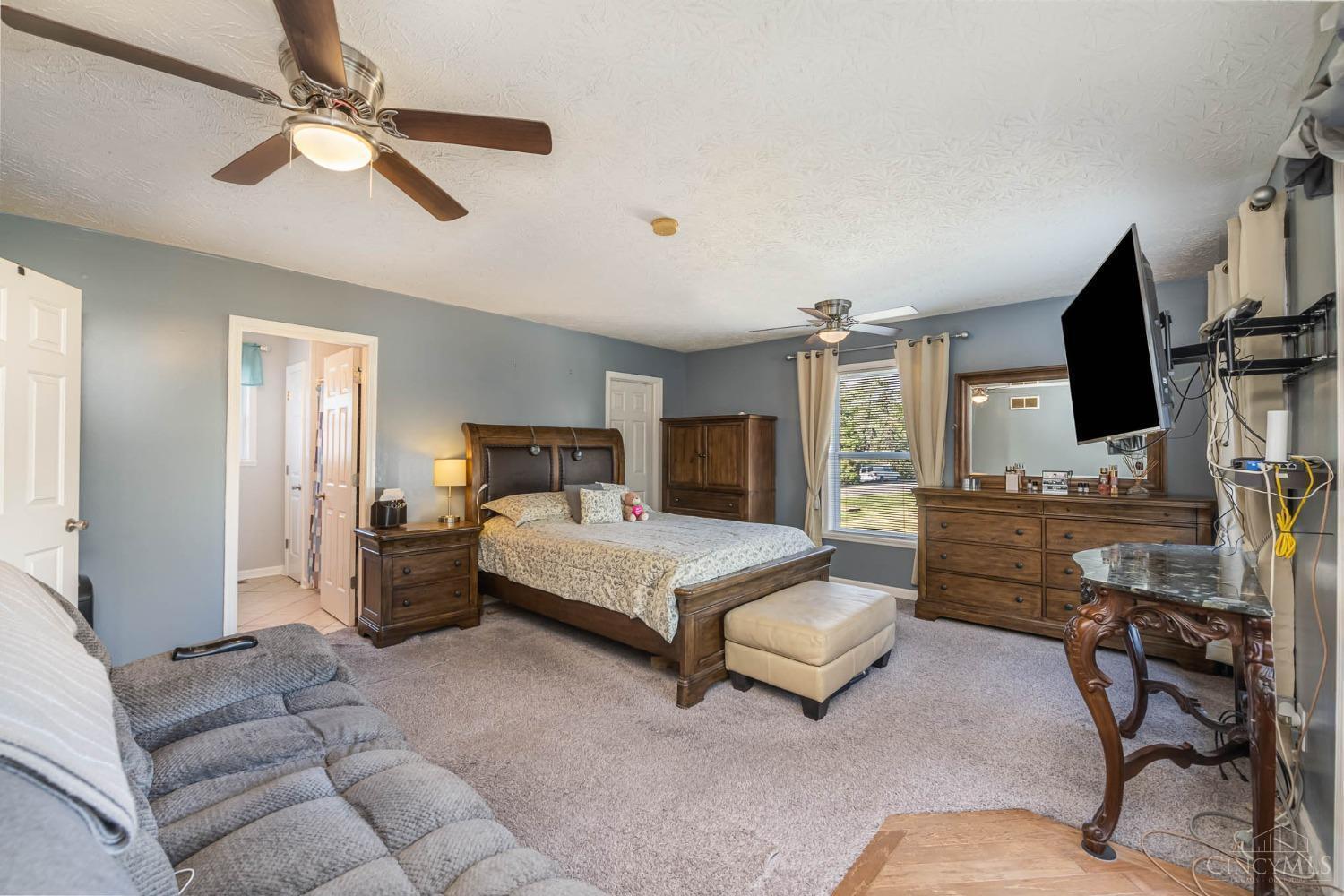 2886 Compton Road Cincinnati, OH 45251 - Photo 32 of 35
