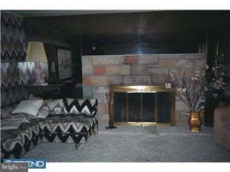 8 Durand Road Abington, PA 19006 - Photo 4 of 5 Family Room