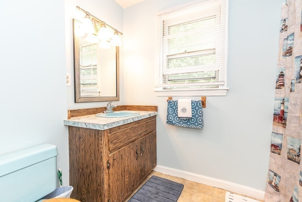 8 Comanche Circle Billerica, MA 01821 - Photo 18 of 35 a utility room with washer and dryer