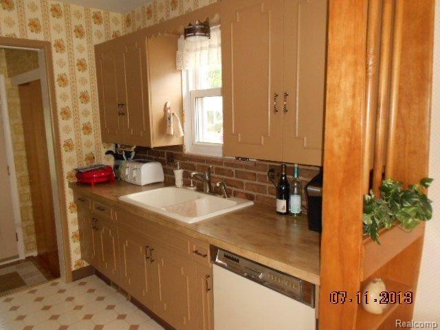 36926 Greenbush Road Wayne, MI 48184 - Photo 13 of 23 Kitchen 3.JPG,Living Room 2.JPG,
