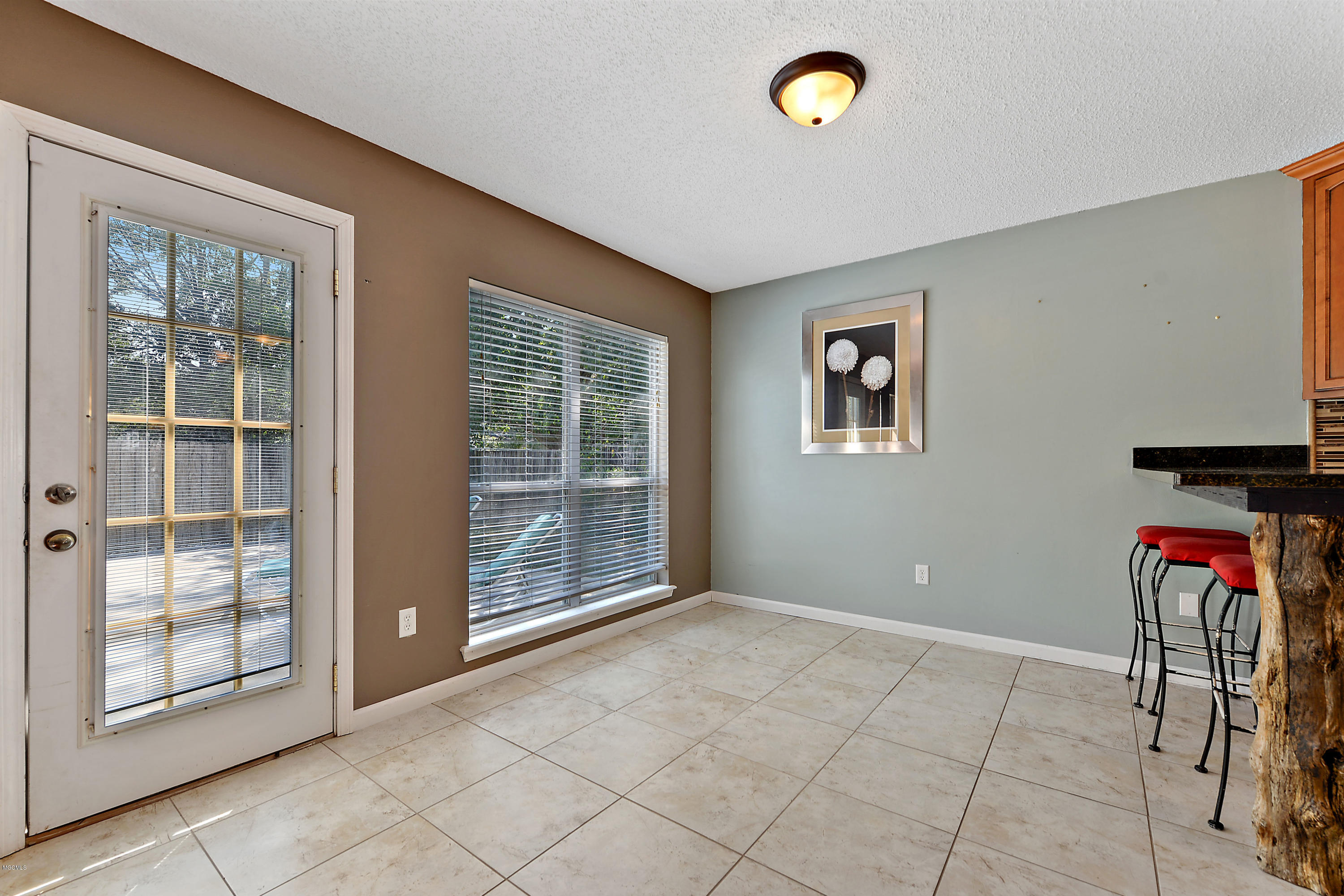 3620 Reeves Lane Ocean Springs, MS 39564 - Photo 7 of 27 007