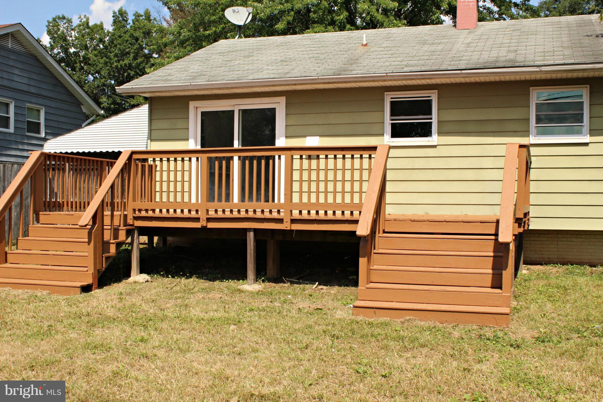 238 Highfalcon Road Reisterstown, MD 21136 - Photo 19 of 21 Large dual entry deck!