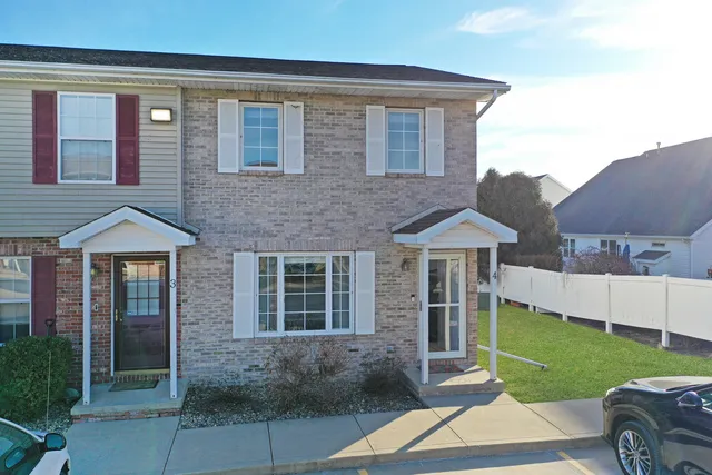 $159,900 | 5 Andy Court, Unit 4, Bloomington, IL 61704