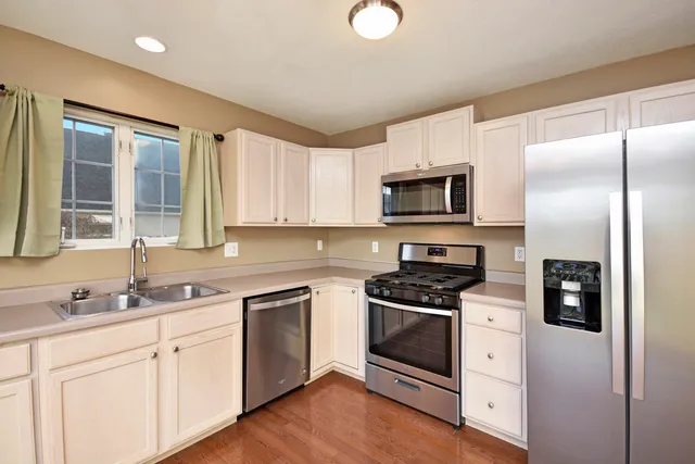 $159,900 | 5 Andy Court, Unit 4, Bloomington, IL 61704