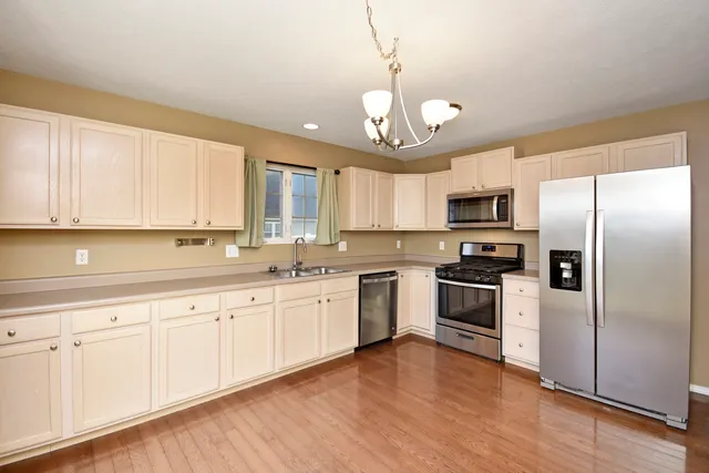 $159,900 | 5 Andy Court, Unit 4, Bloomington, IL 61704