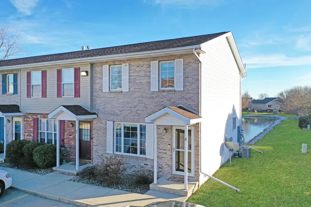 $159,900 | 5 Andy Court, Unit 4, Bloomington, IL 61704