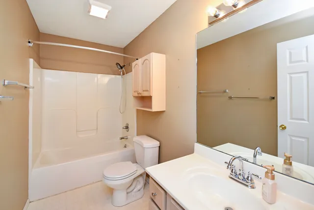 $159,900 | 5 Andy Court, Unit 4, Bloomington, IL 61704