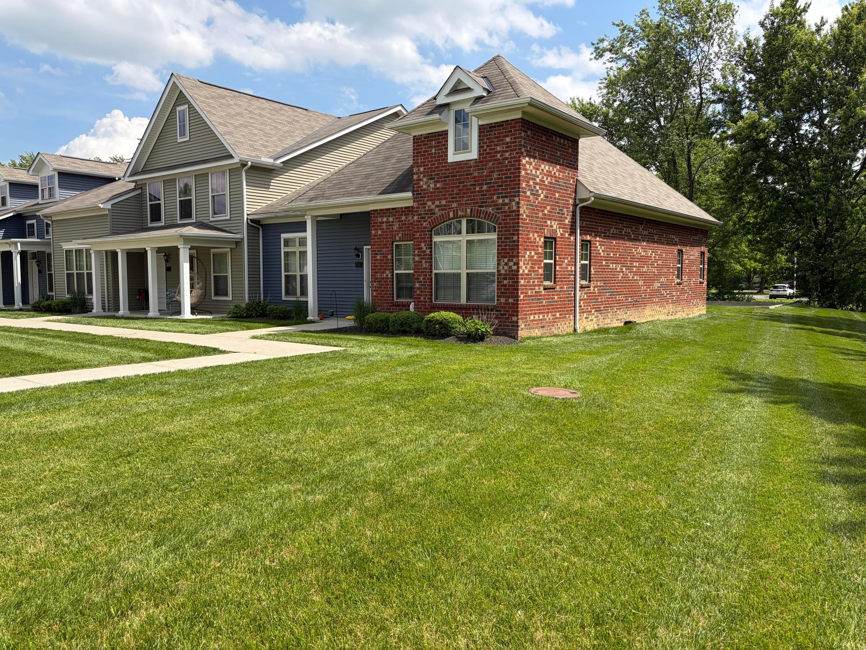 6761 Rolfe Avenue New Albany, OH 43054 - Photo 4 of 32 Front / Side