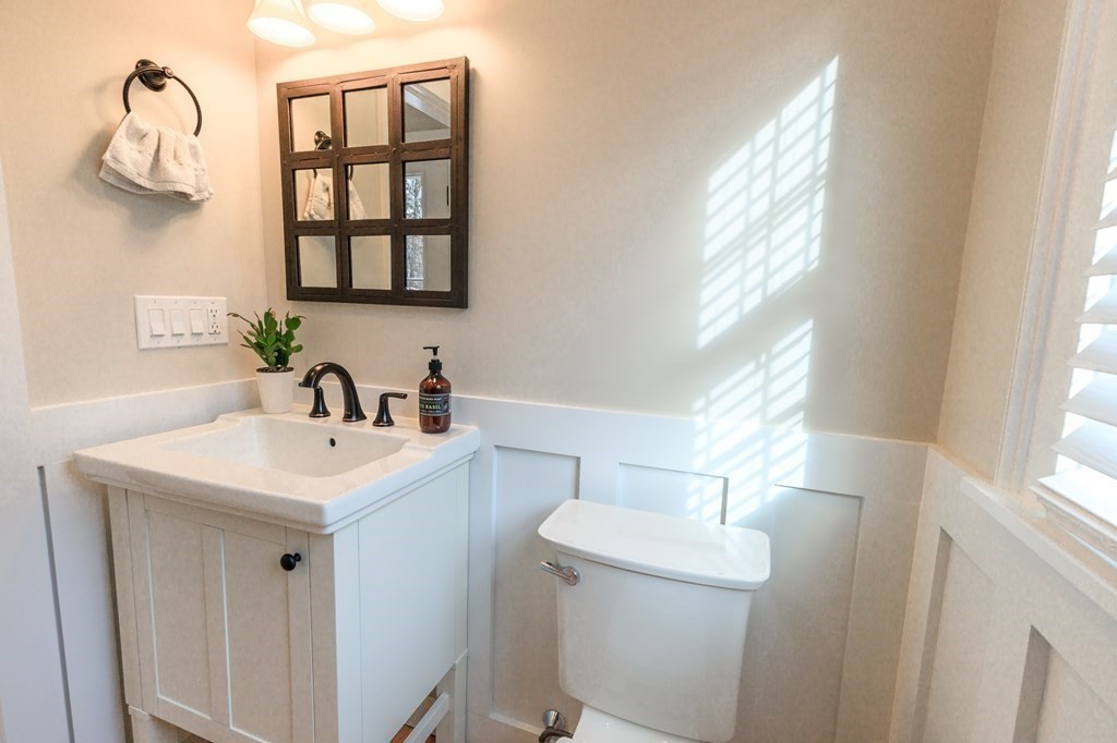 58 Walnut Street Shrewsbury, MA 01545 - Photo 14 of 39