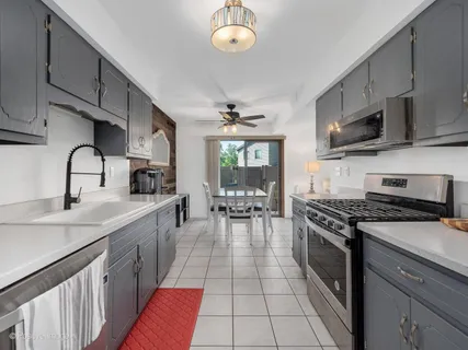 $250,000 | 1042 Schoolgate Road, New Lenox, IL 60451